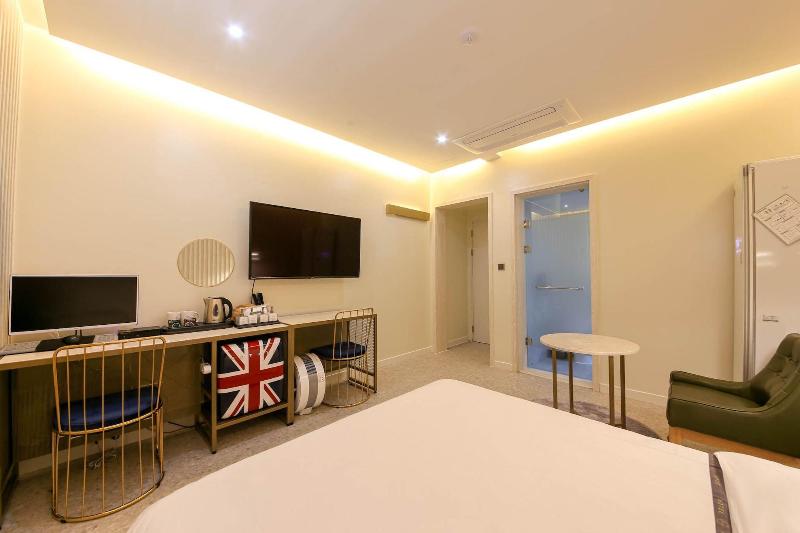 Divine Hotel image