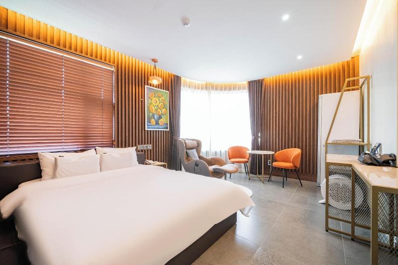 Divine Hotel image