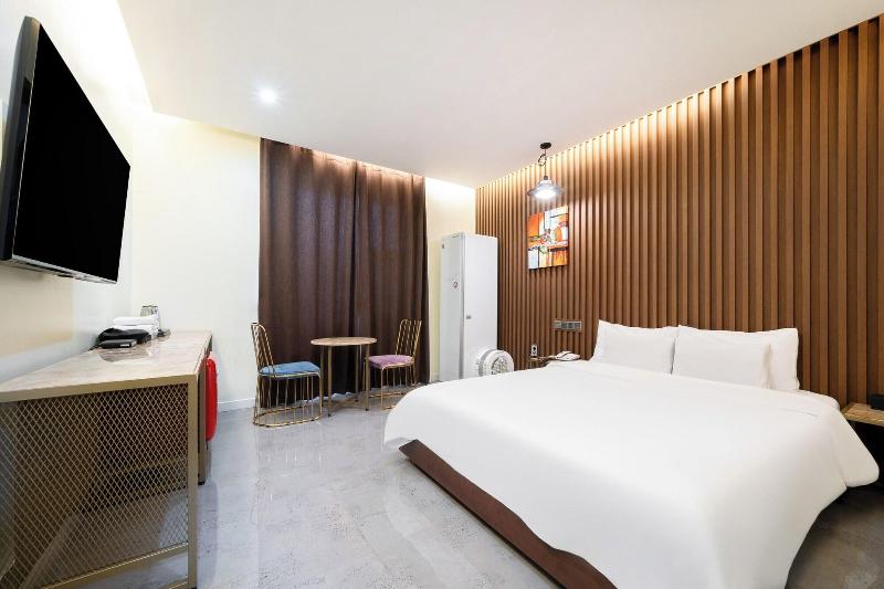 Divine Hotel image