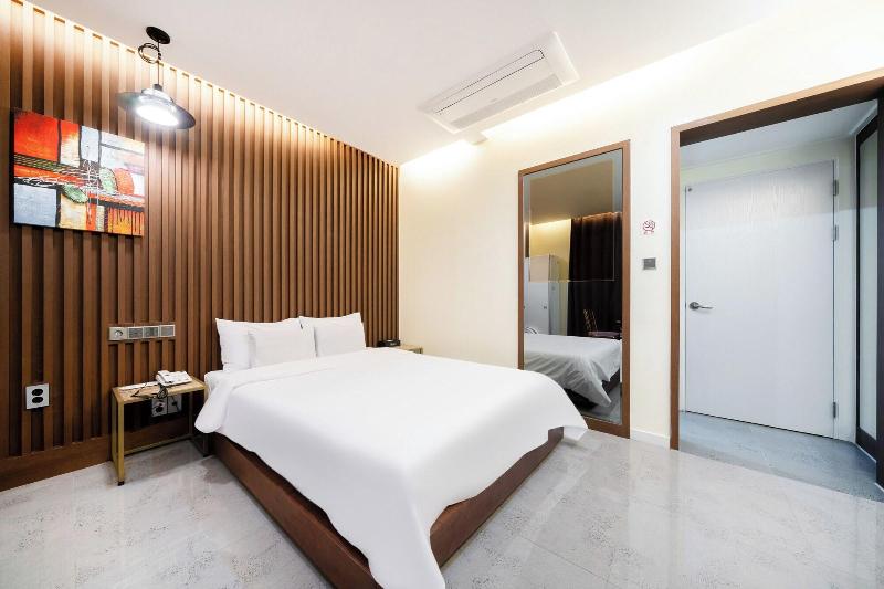 Divine Hotel image
