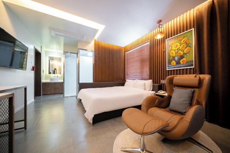 Divine Hotel image