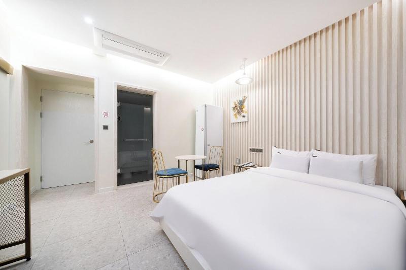 Divine Hotel image