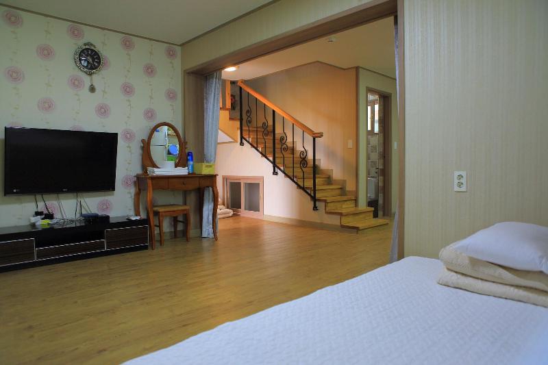 Gillime Pension Guesthouse - Hostel image