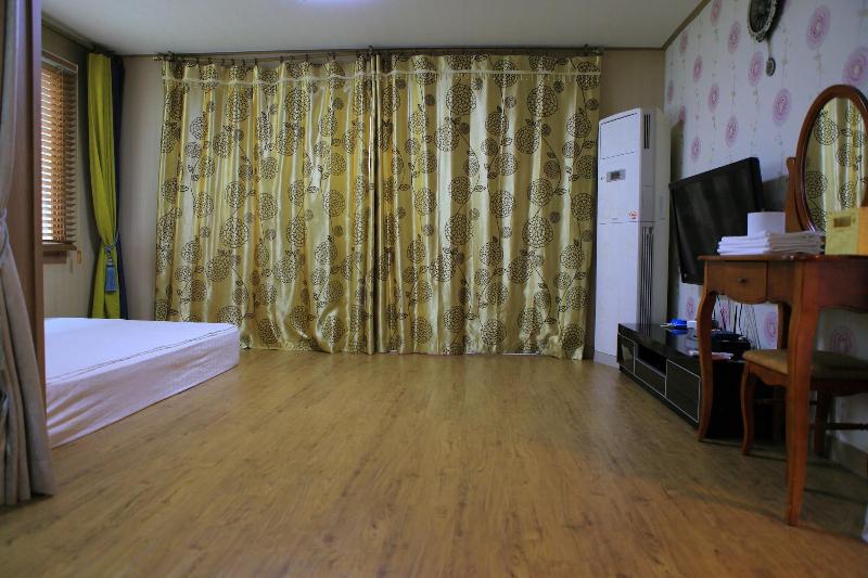 Gillime Pension Guesthouse - Hostel image