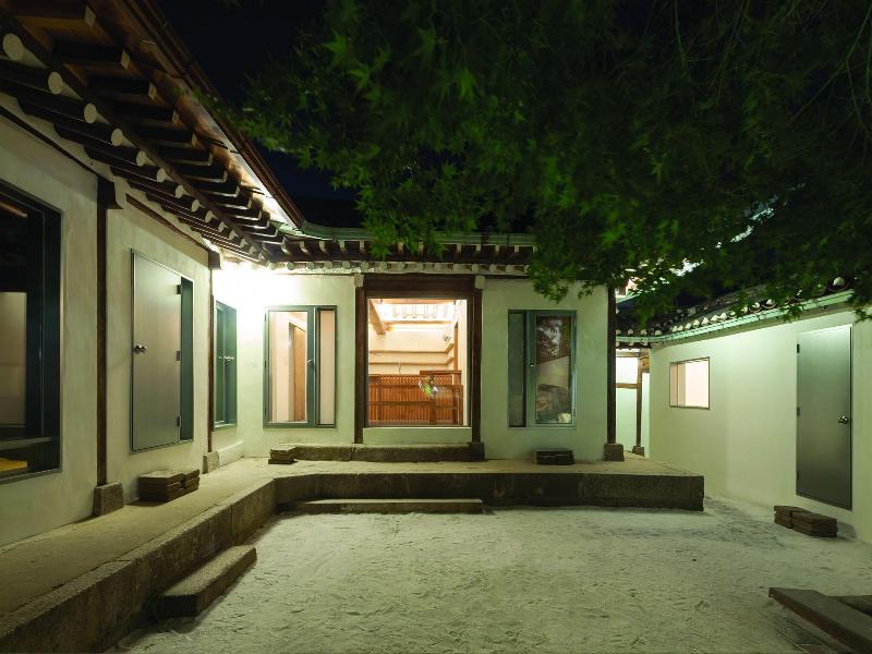 Hanok Residence Hotel Side image