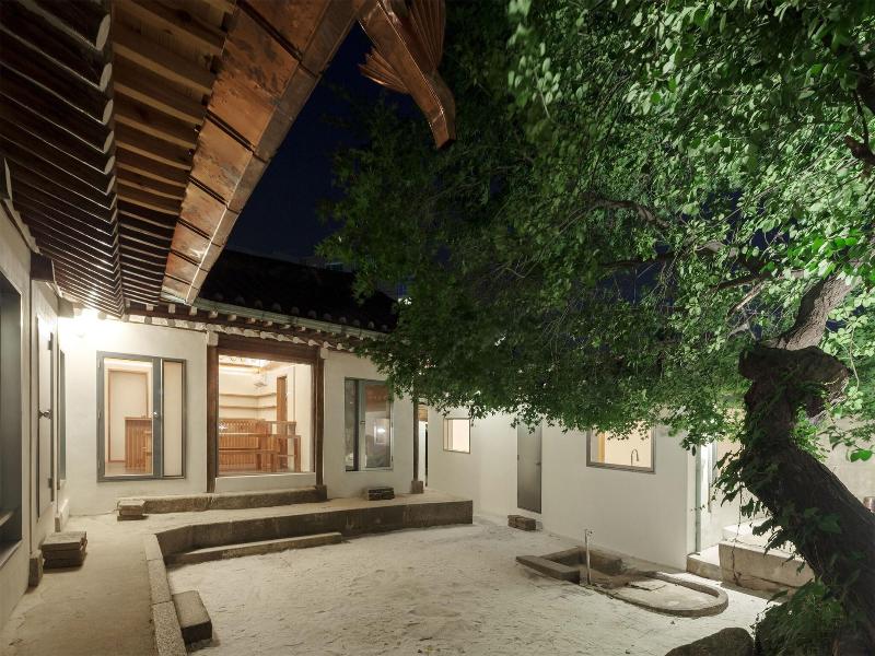 Hanok Residence Hotel Side image