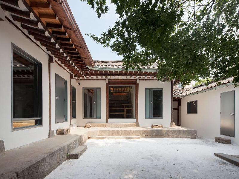Hanok Residence Hotel Side image