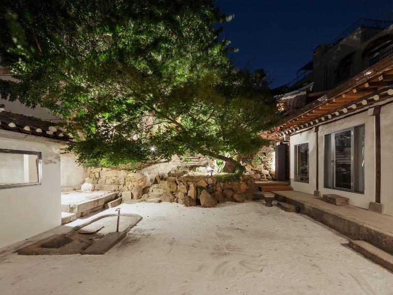 Hanok Residence Hotel Side image