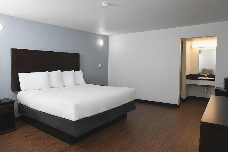 Americas Best Value Inn Baton Rouge Airline image