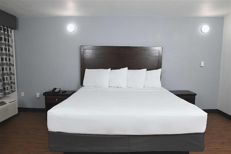 Americas Best Value Inn Baton Rouge Airline image