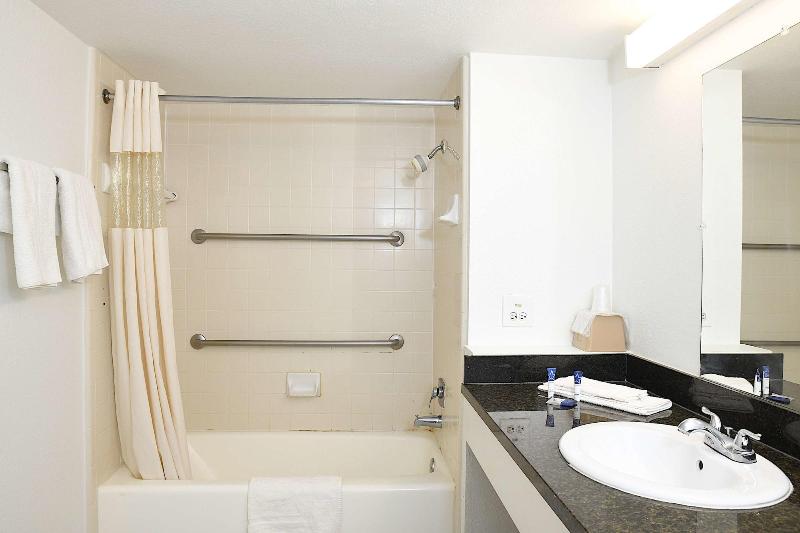Americas Best Value Inn Baton Rouge Airline image