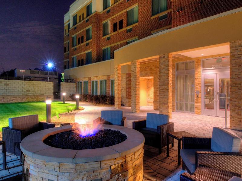 Courtyard By Marriott Detroit Farmington image