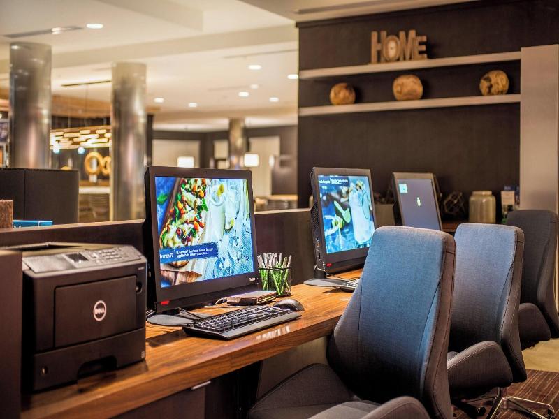 Courtyard By Marriott Detroit Farmington image