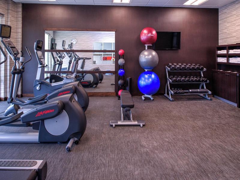 Courtyard By Marriott Detroit Farmington image