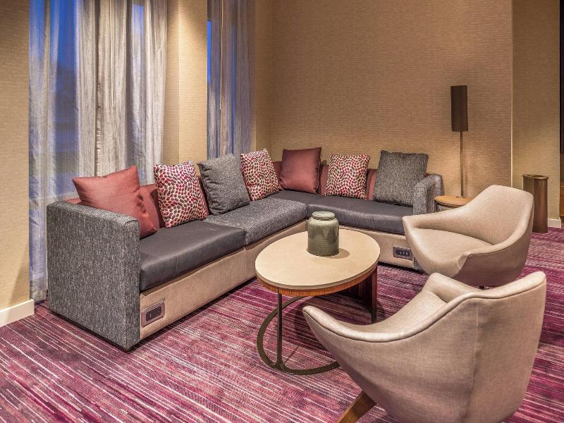 Courtyard By Marriott Detroit Farmington image