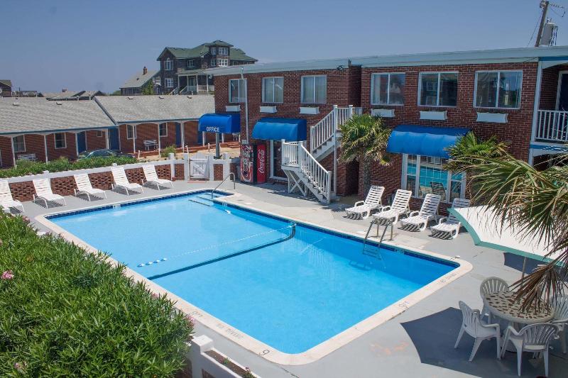 Colonial Inn Motel image