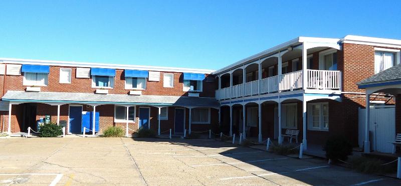 Colonial Inn Motel image