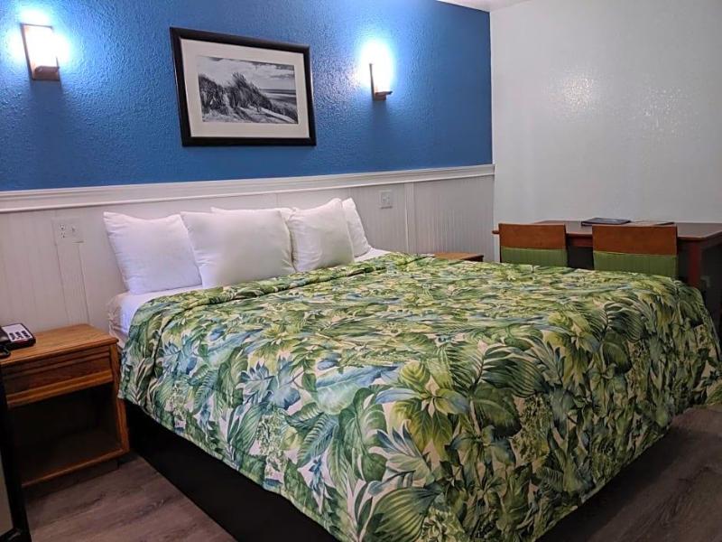 Colonial Inn Motel image