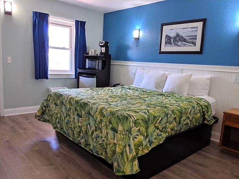 Colonial Inn Motel image