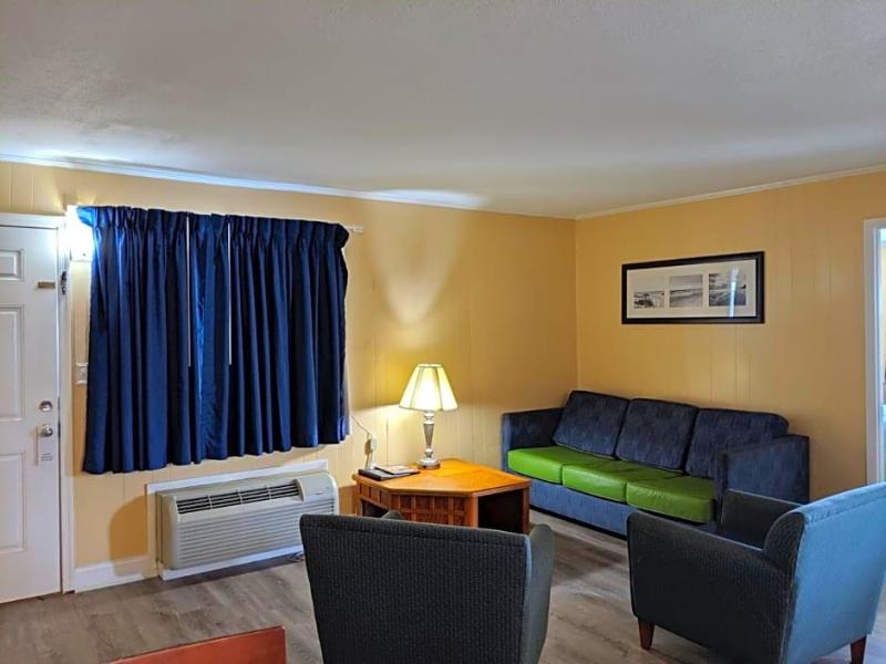 Colonial Inn Motel image