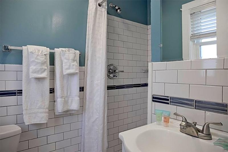 Colonial Inn Motel image