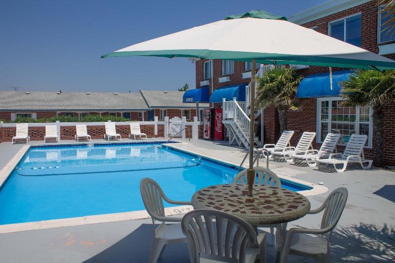 Colonial Inn Motel image