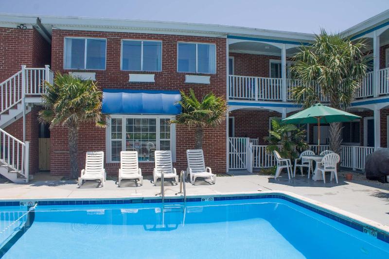 Colonial Inn Motel image