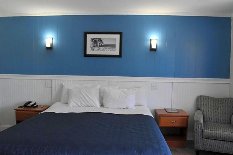Colonial Inn Motel image
