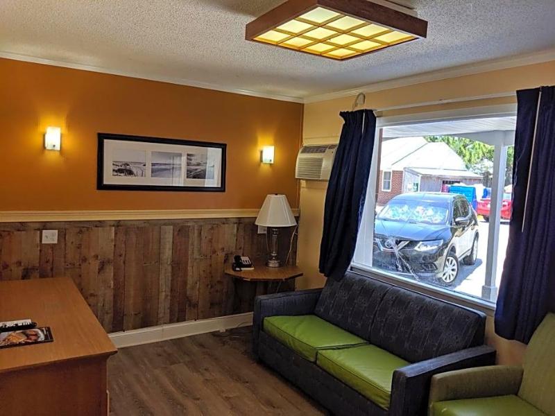Colonial Inn Motel image