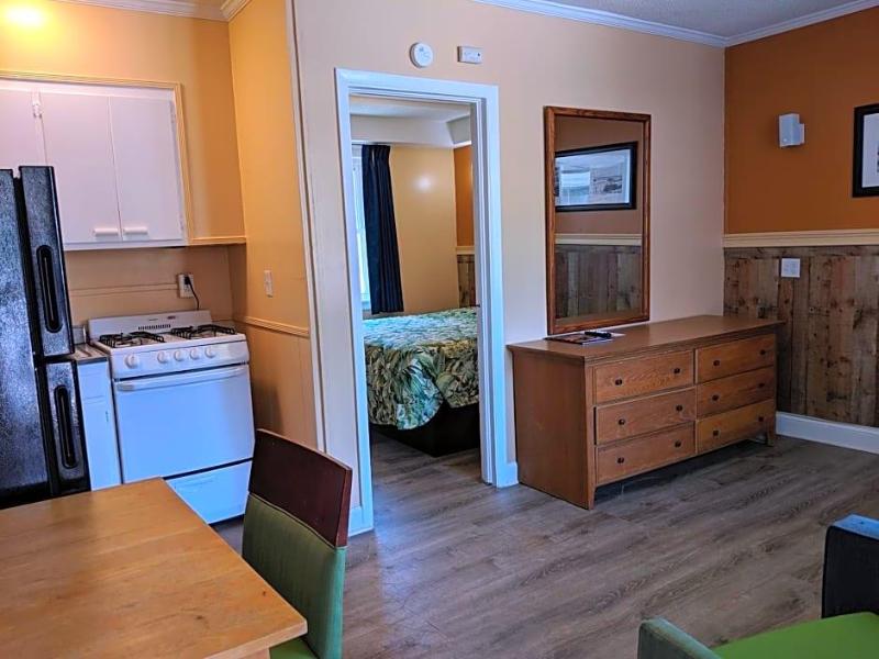 Colonial Inn Motel image