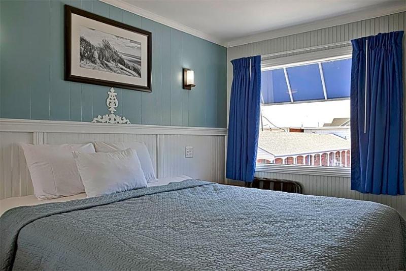 Colonial Inn Motel image