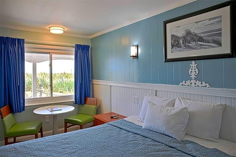 Colonial Inn Motel image