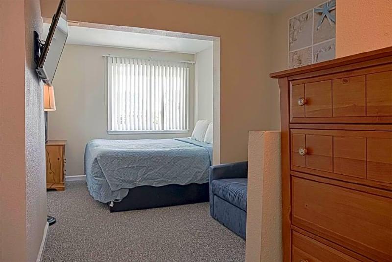 Colonial Inn Motel image