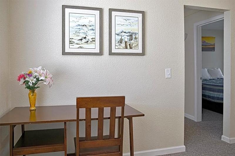 Colonial Inn Motel image