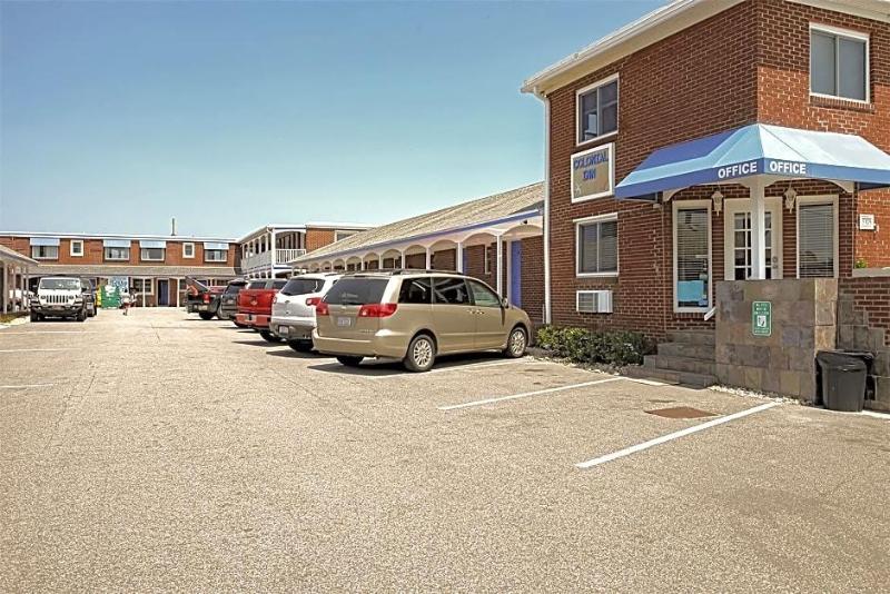 Colonial Inn Motel image