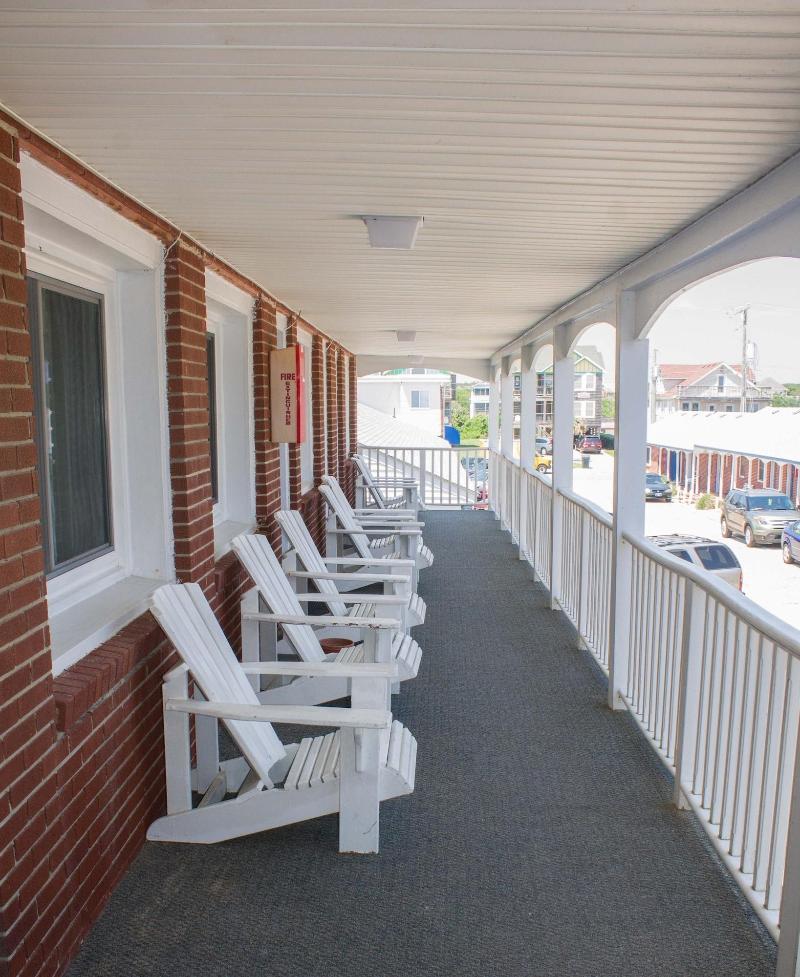 Colonial Inn Motel image