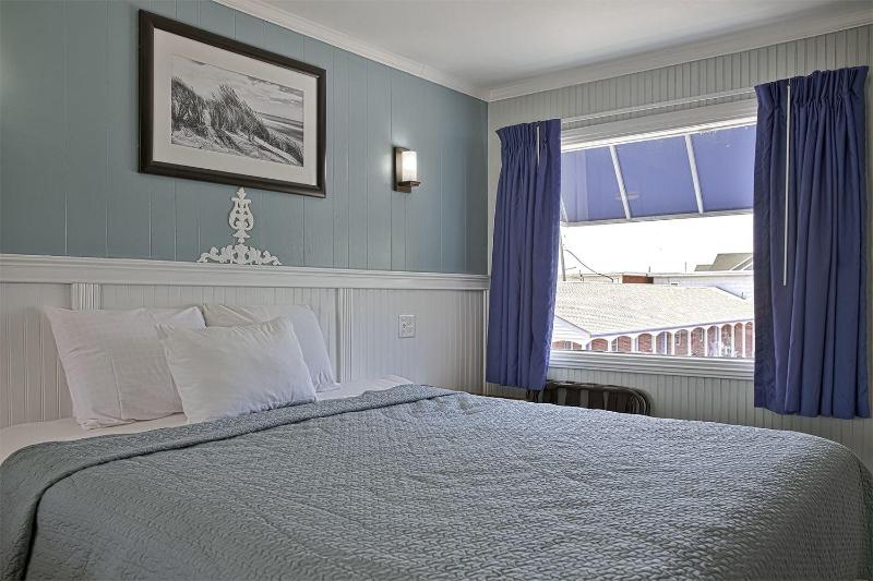 Colonial Inn Motel image