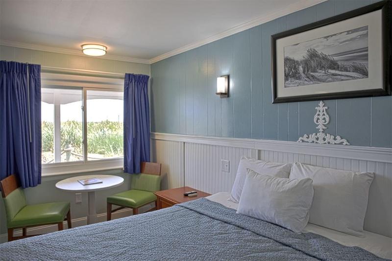 Colonial Inn Motel image