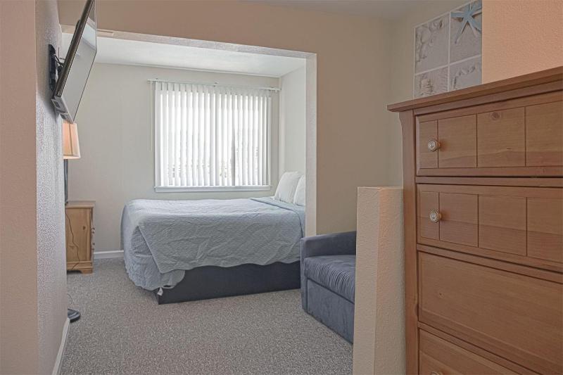 Colonial Inn Motel image