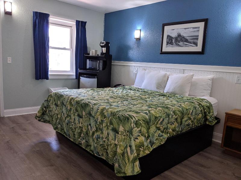Colonial Inn Motel image