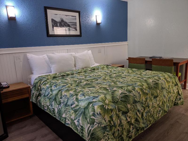 Colonial Inn Motel image