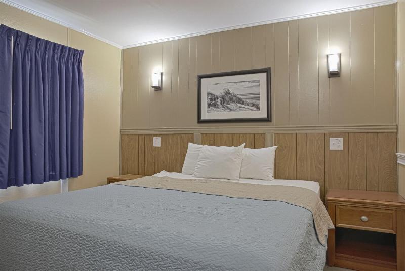 Colonial Inn Motel image