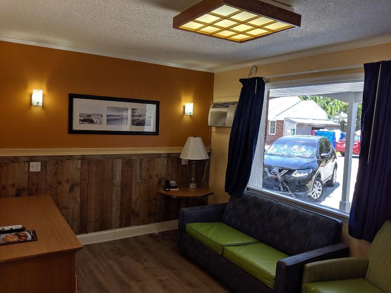 Colonial Inn Motel image