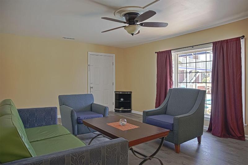Colonial Inn Motel image