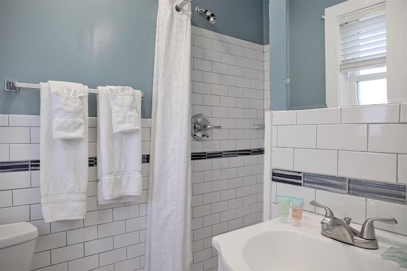 Colonial Inn Motel image