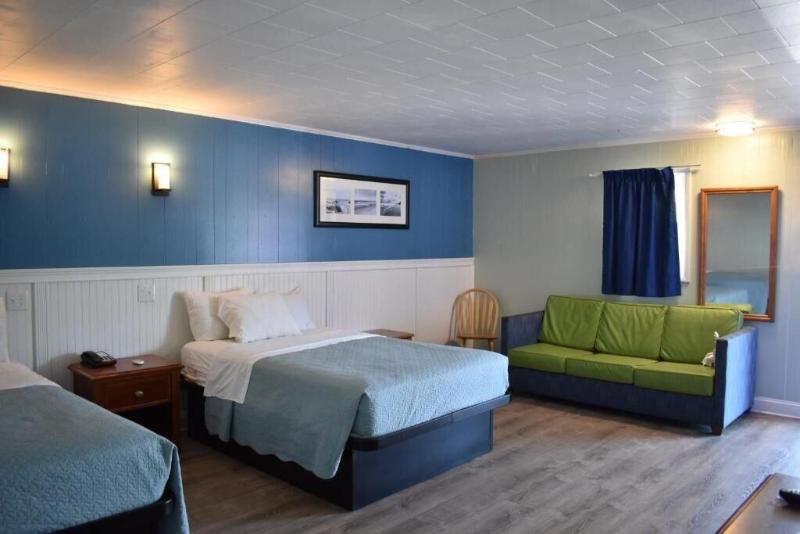 Colonial Inn Motel image
