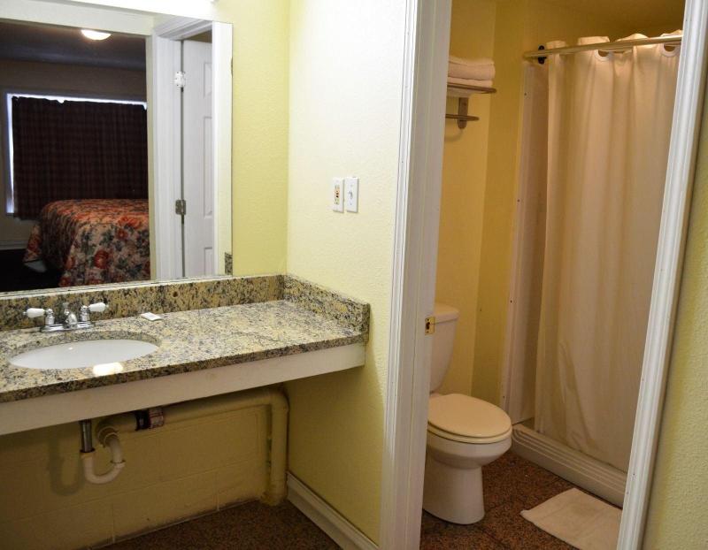 Budget Inn image