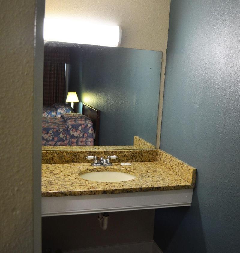Budget Inn image