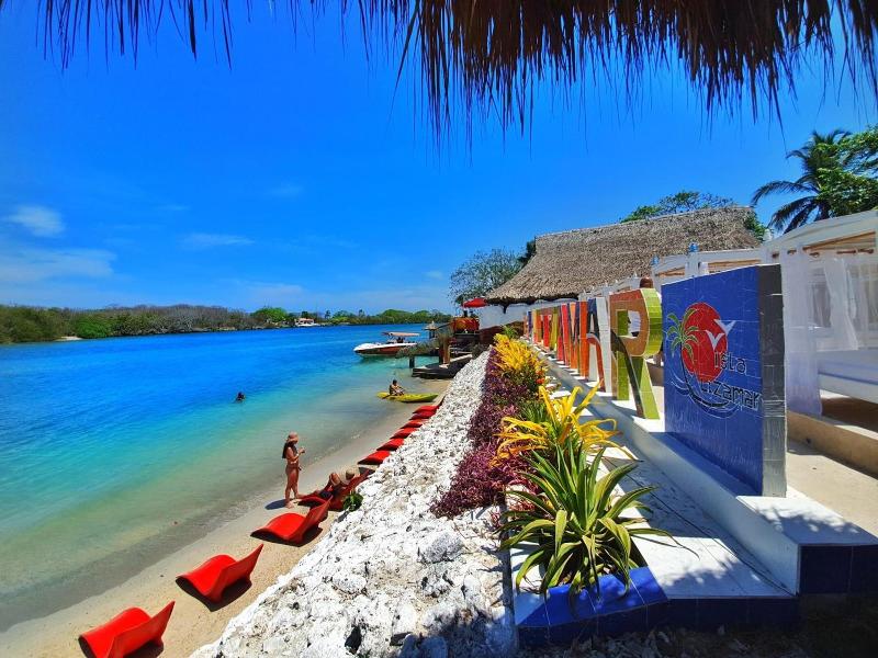 Isla Lizamar image