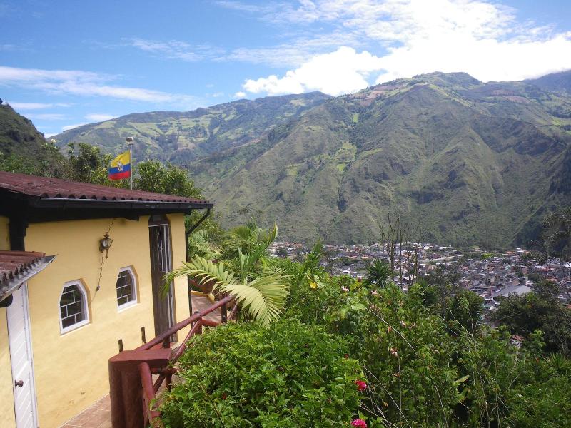 La Casa Amarilla image